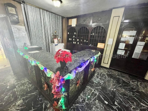 Edificio / Hotel Comercial ( 9 Pisos / A Remodelar ) Venta La Candelaria Mls - 24-12325