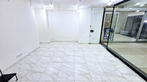 Venta - Local En Galeria - 2 Plantas - Excelente Estado - Bajas Expensas