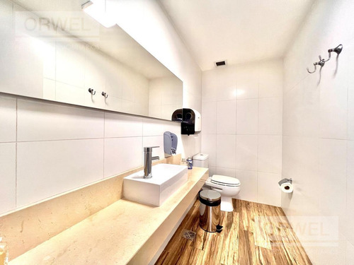Imagen 8 de 18 de Oficina Lista Para Entrar !!! Se Entrega Con Muebles !!! Impecable !!! Cochera !!!