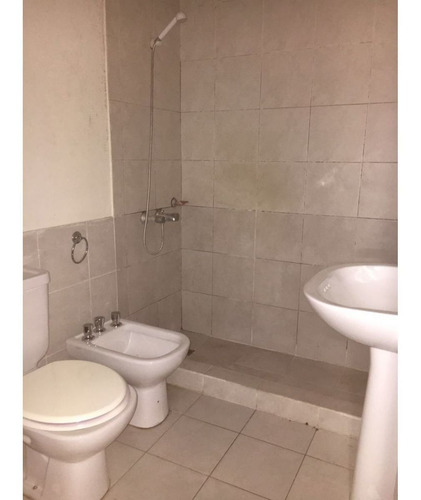 Imagen 5 de 12 de Vendo Departamento 2 Dormitorios Y Cochera En Barrio Pueyrredon