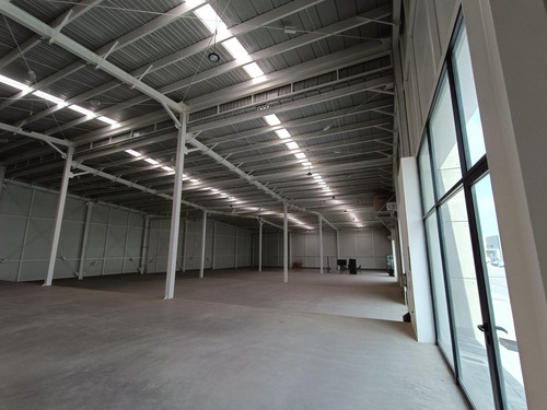 Nave Industrial En Renta En Apaseo Guanajuato 2,000 M2