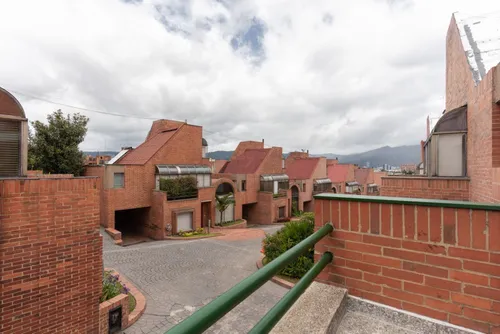 Casa En Venta En Niza Norte. Cod V3805