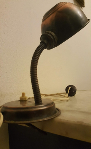 Lámpara Articulada Giratoria Velador De Mesa Móvil Ajustable (Usado)