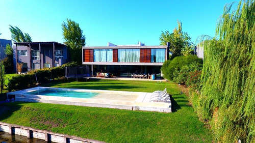 Casa En Venta Cabos Del Lago, Al Agua.