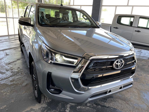 Imagen 4 de 15 de Toyota Hilux Srv 4x4 Manual M/t 0km - Año 2022 Disponible