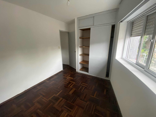 Casa Tipo Apartamento De Altos 3 Dormitorios Con Azotea