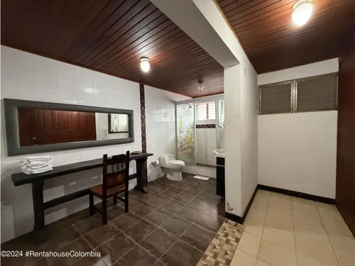 Comercial En Barranquillita Rah Co: 25-1169