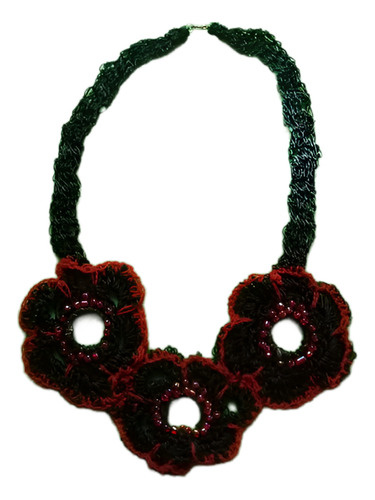 Collar Hecho Artesanal Al Crochet En Hilo Seda.