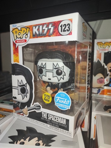 Imagen 2 de 2 de Kiss - Ace Frehley The Spaceman Brilla Oscuridad Funko Pop!