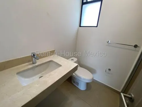 Casa Con Amenidades Y 3 Recámaras - Altos De Juriquilla. Renta