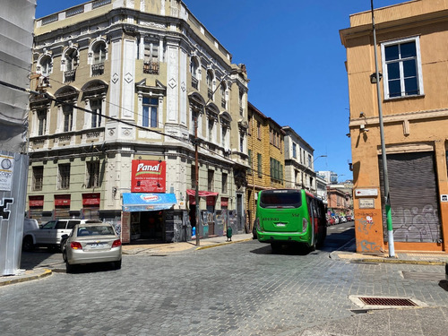 Local De 120m2, 3 Pisos Frente A Plaza Echaurren, Valparaíso