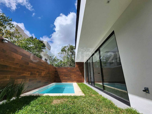 Casa En Venta En Vía Cumbres, Cancún
