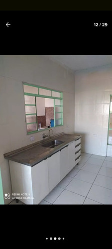 Casa De 3 Quartos, 2 Banheiros E Quintal No Fundo