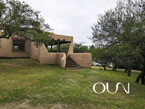 Casa En Venta En Mendiolaza, 3 Dormitorios.