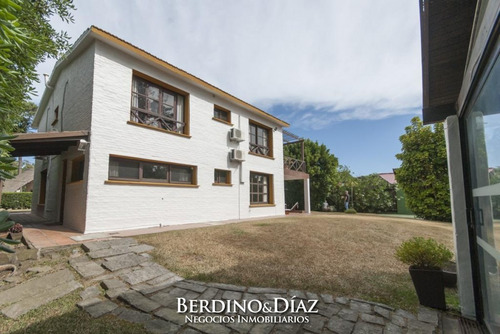 Casa En Venta En Pinares- Ref: 589