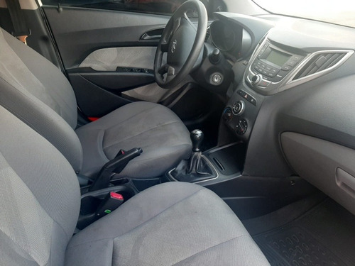 Imagem 6 de 8 de Hyundai Hb20s 2014 1.0 Comfort Plus Flex 4p
