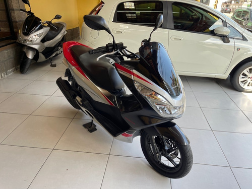 Imagem 4 de 12 de Honda Pcx 150 Sport 2018 Apenas 19.000km Troco Carro Moto!