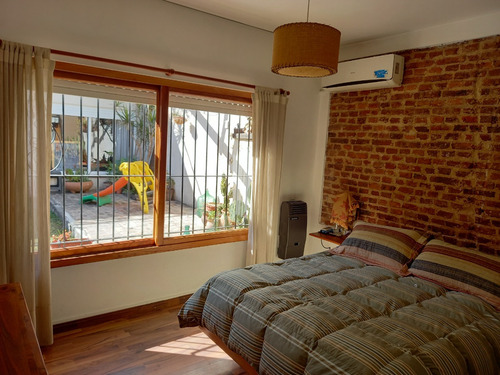Casa 4 Ambientes, Con Jardín, Parrilla, Terraza Y Espacio De Usos Múltiples, En Villa Ballester.