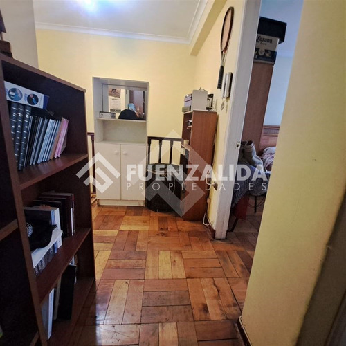 Casa En Venta De 5 Dorm. En La Cisterna