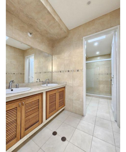 En Venta Penthouse En Res. La Tahona Baruta