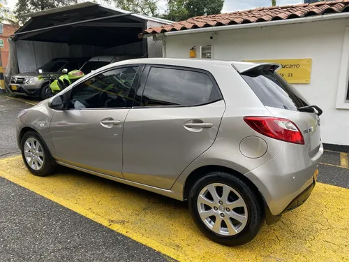 Mazda 2 1.5 15hm8 2010