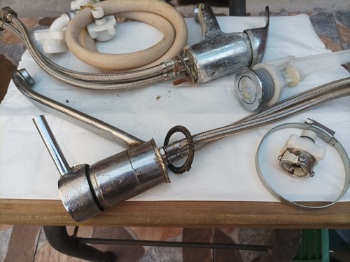 Imagen 1 de 10 de Artículos Eléctricos, De Pesca, Sanitaria Y Otros.