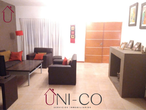 Imagen 4 de 16 de Venta Casa Con Jardín Y Pileta, Cinco (5) Ambientes, Barrio La Carolina, Ciudad De Córdoba.