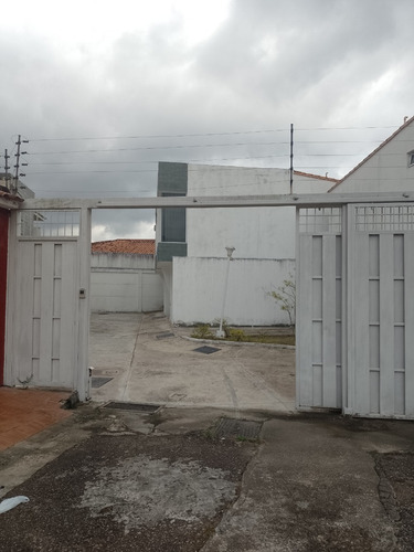 Imagen 19 de 22 de En Alquiler Casa Moderna Amoblada. Av. La Guayana San Cristobal