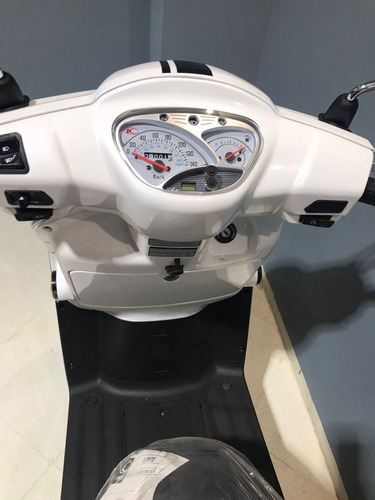 Imagen 16 de 16 de Scooter Kymco Like 125 Blanca 0km 2023