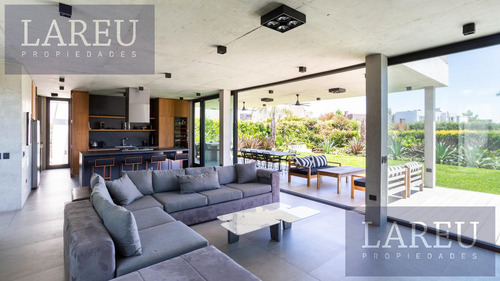 Casa En Venta En Ayres Plaza