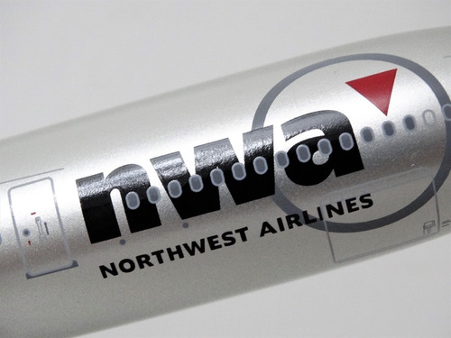 Northwest Airlines Airbus A330-300 Avión A Escala Skymarks