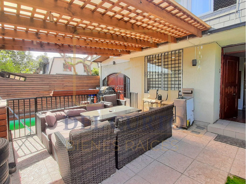 Casa Remodelada En Barrio Residencial 4d | 3b