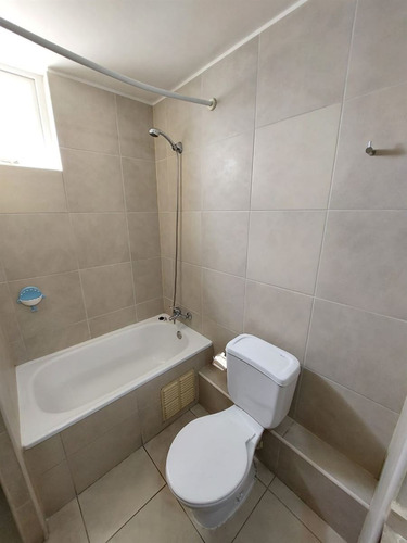 Depto En Arriendo De 2 Dorm 2 Baños. Lomas San Andres