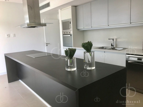 Imagen 5 de 26 de Casa En Mansa,barrio Privado, Punta Del Este, 4 Dormitorios Y Piscina Climatizada.