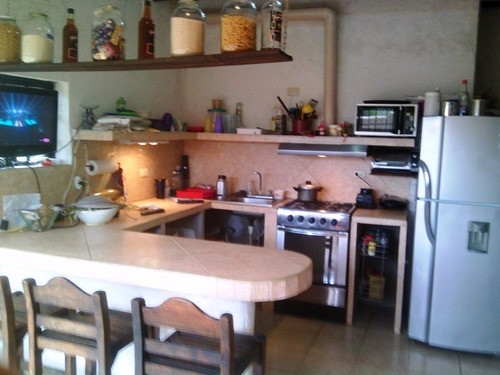 Imagen 5 de 15 de Excelente Oportunidad Casa/ Edificio Con Vista Al Mar Y Montaña. Total 8 Apartamentos Y 1000m2 Terreno. Venta Dueño Directo. Residencias (o Hotel) Uvas Del Mar.