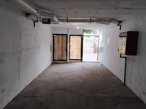 Local Comercial De 44m2 Sobre Av. Irarrázaval