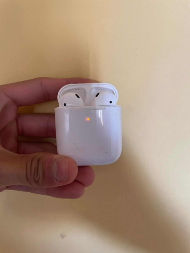 AirPods