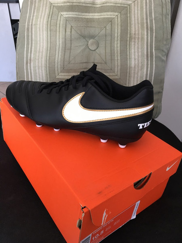 Tenis Nike Tiempo Futsal Preto E Branco Tamanho 34 Tênis com o