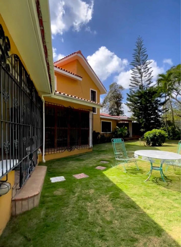 Casa En Venta En Arroyo Hondo