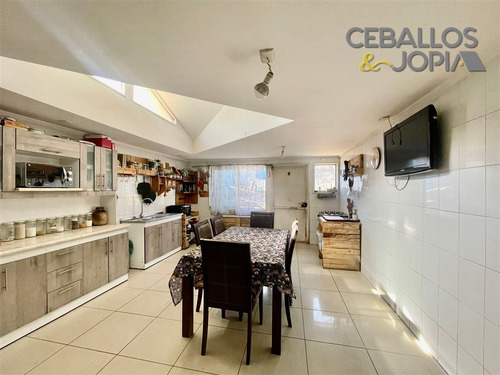 Casa En Venta De 6 Dorm. En Quilpué