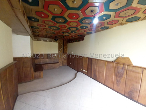 Amplio Y Comodo Apartamento Para Diseñar A Su Estilo Con Detalles Mediterraneos En Piedra Y Madera, Con Excelente Ubicacion Zona Norte De La Gran Valencia, Piso Medio, Edificio Conservado