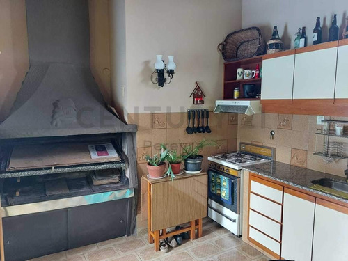 Uruguay 2729 Entre Juan B. Justo Y Gral Acha - Casa En Venta - Quilmes