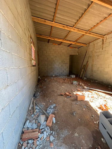 Vendo Terreno Com 1.030m Plano Com Um Cômodo Já Levantado,de