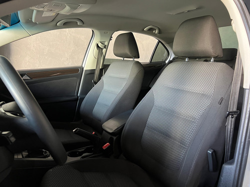 Volkswagen Jetta 2.0 Comfortline Flex Aut 4p