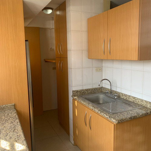 Imagen 6 de 20 de Apartamento En Alquiler - Urb. Santa Monica