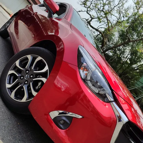 Mazda 2 GRAND TOURING LX SEDAN