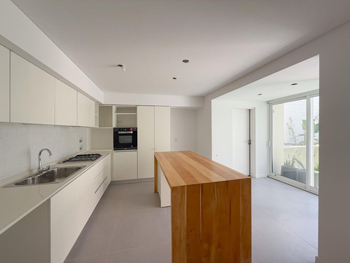 Casa De Pasillo Con 3 Dormitorios Más Quincho Y Terraza Con Parrillero