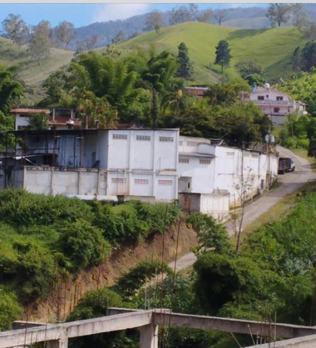 Venta De Galpones Y Oficina Con Amplio Terreno En Ramo Verde Los Teques.