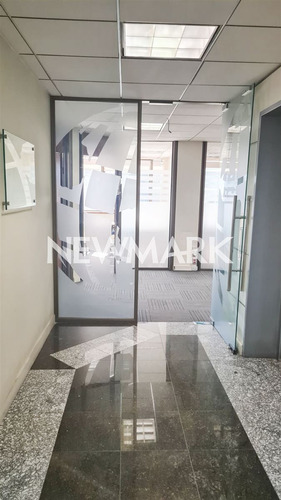Oficina Con Excelente Espacios Interiores
