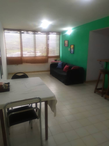 Imagen 5 de 10 de Rosmeli Vende Cómodo Apartamento En Res. Don Bosco Al Lado Del C.c La Granja Naguanagua